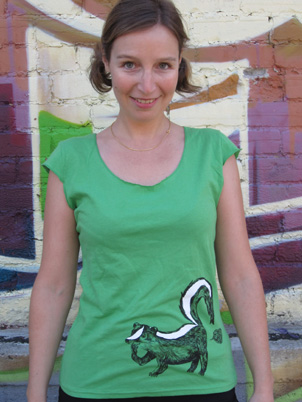 Ça sent la moufette, par Julie Delporte, t-shirt Chic Moustache